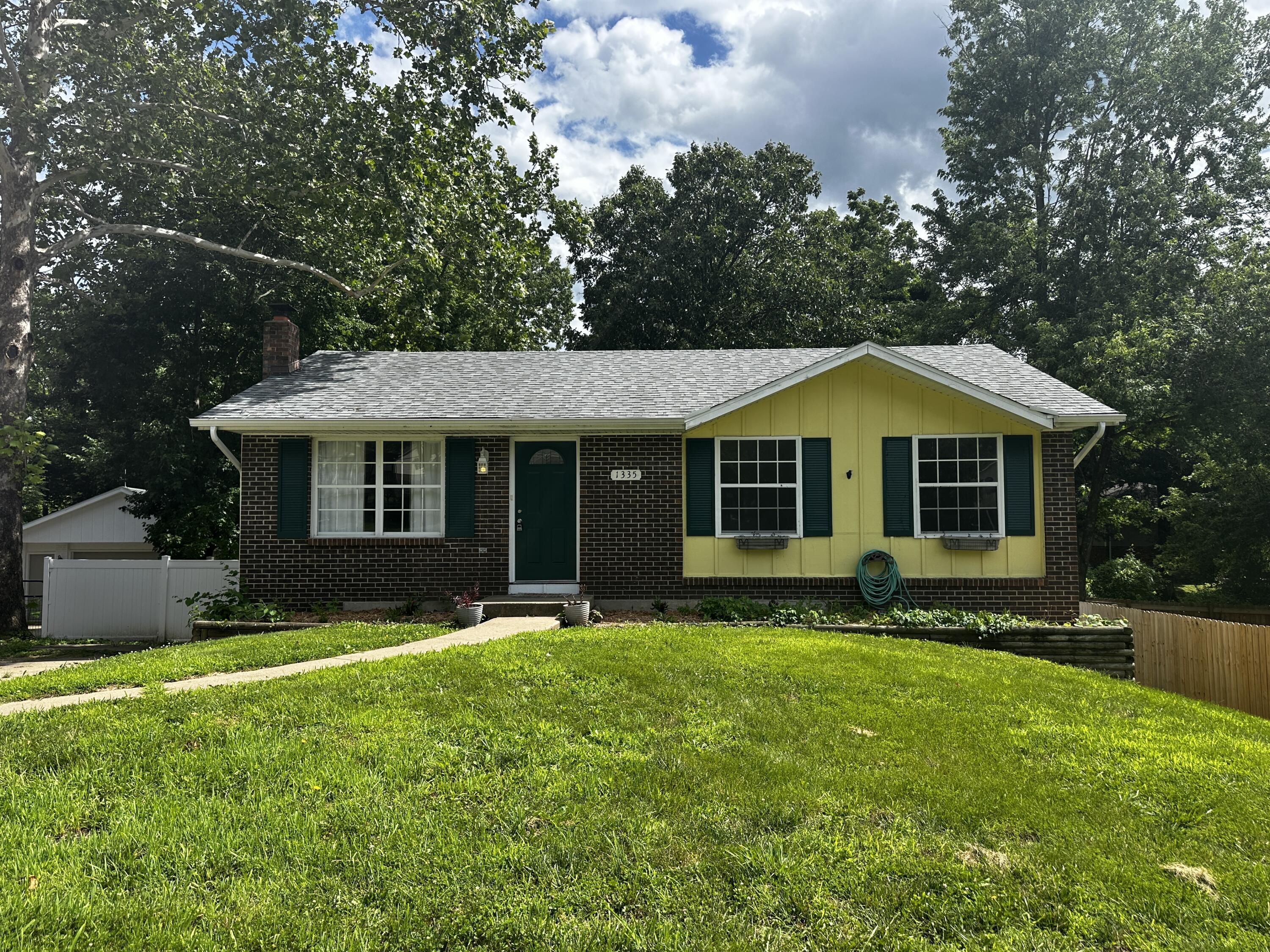 1335 Grandview Dr Property Photo 1