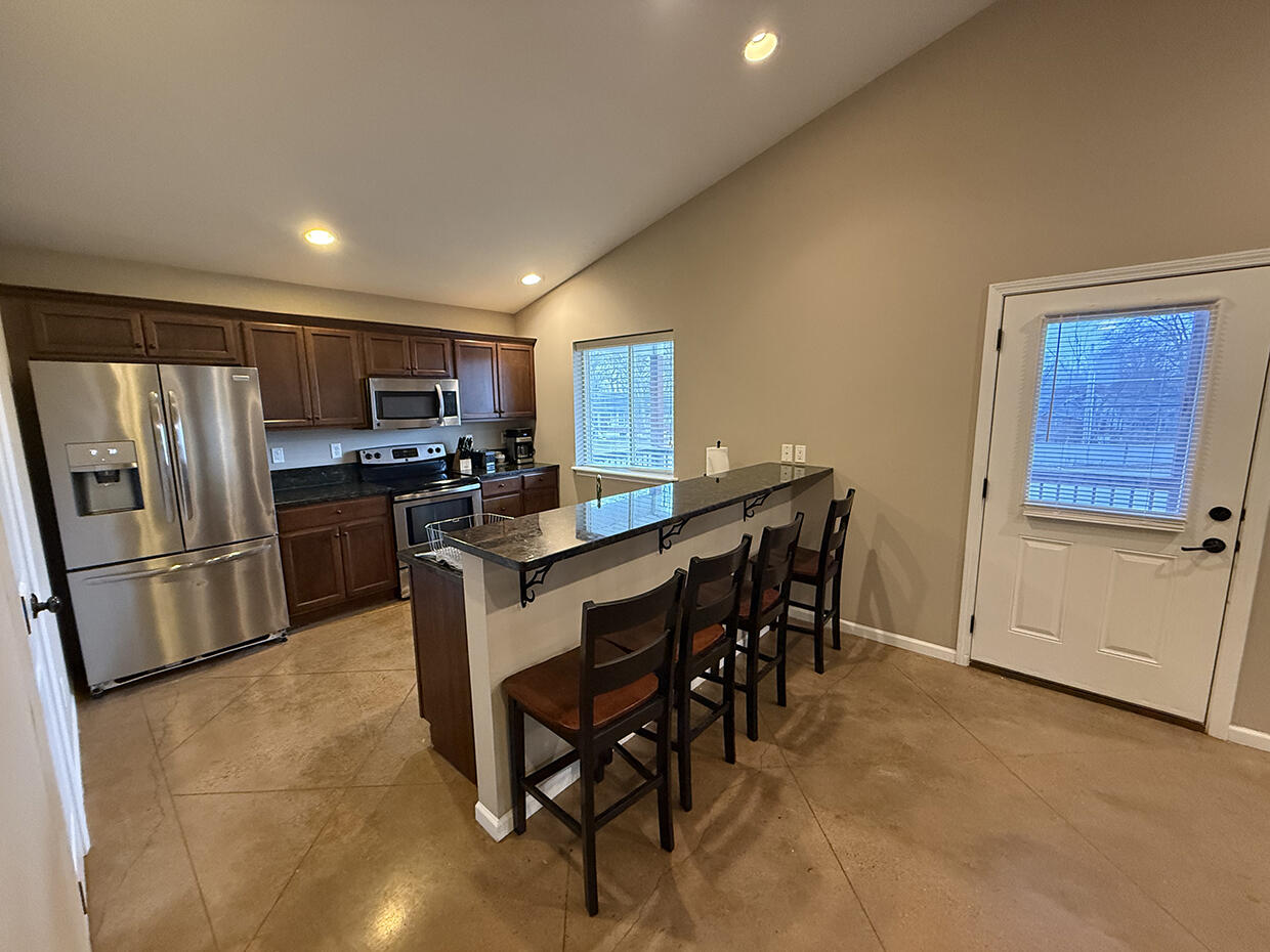 1409 Paris Rd 201 Property Photo 4