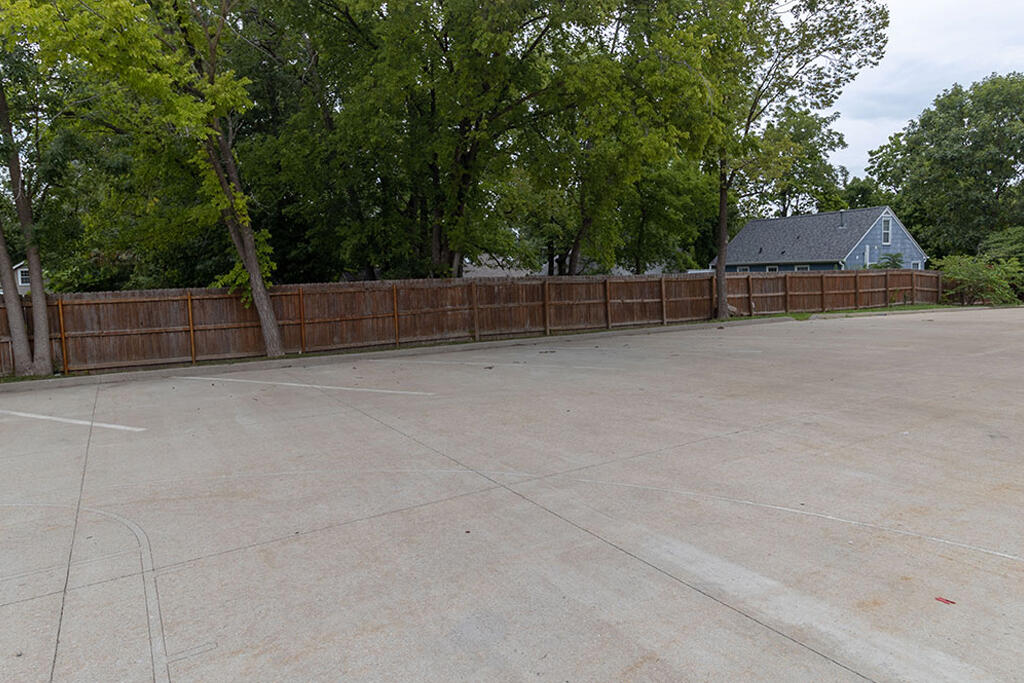 1409 Paris Rd 201 Property Photo 33