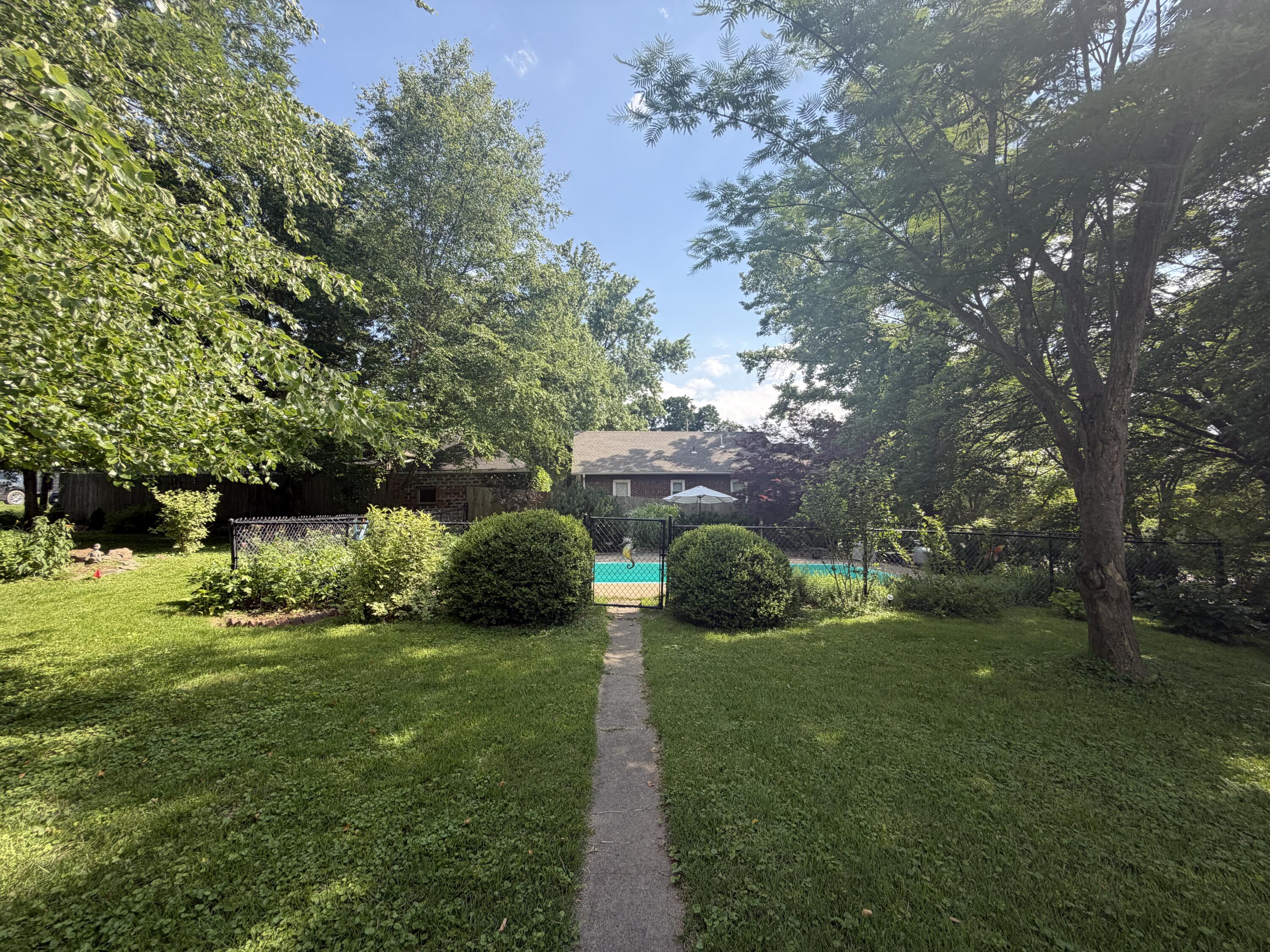 5 Riverside Dr Property Photo 8