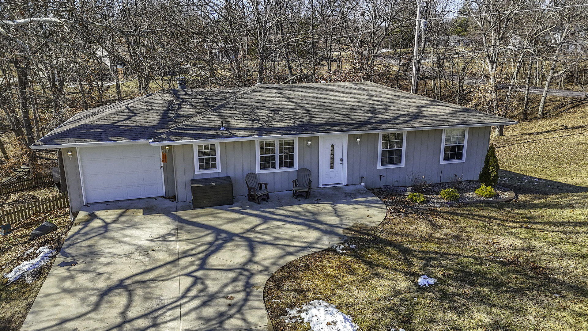 1901 Pinelawn Dr Property Photo 1