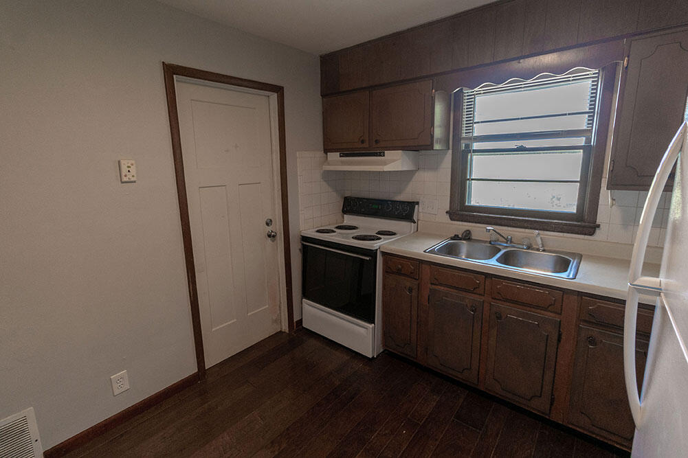 1804 Sylvan Ln D Property Photo 5