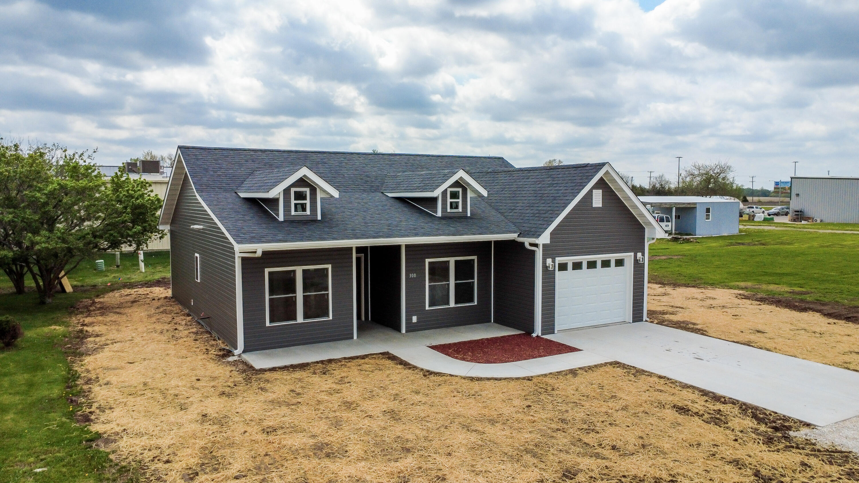 300 REDBUD RD