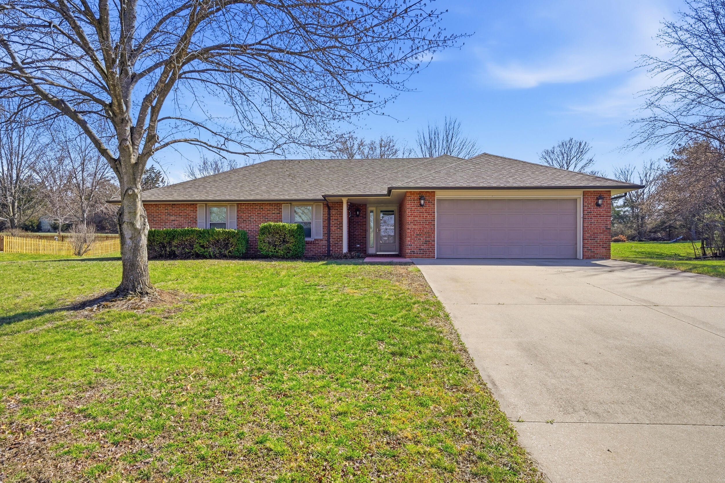5561 N Waterfront Dr Property Photo 1