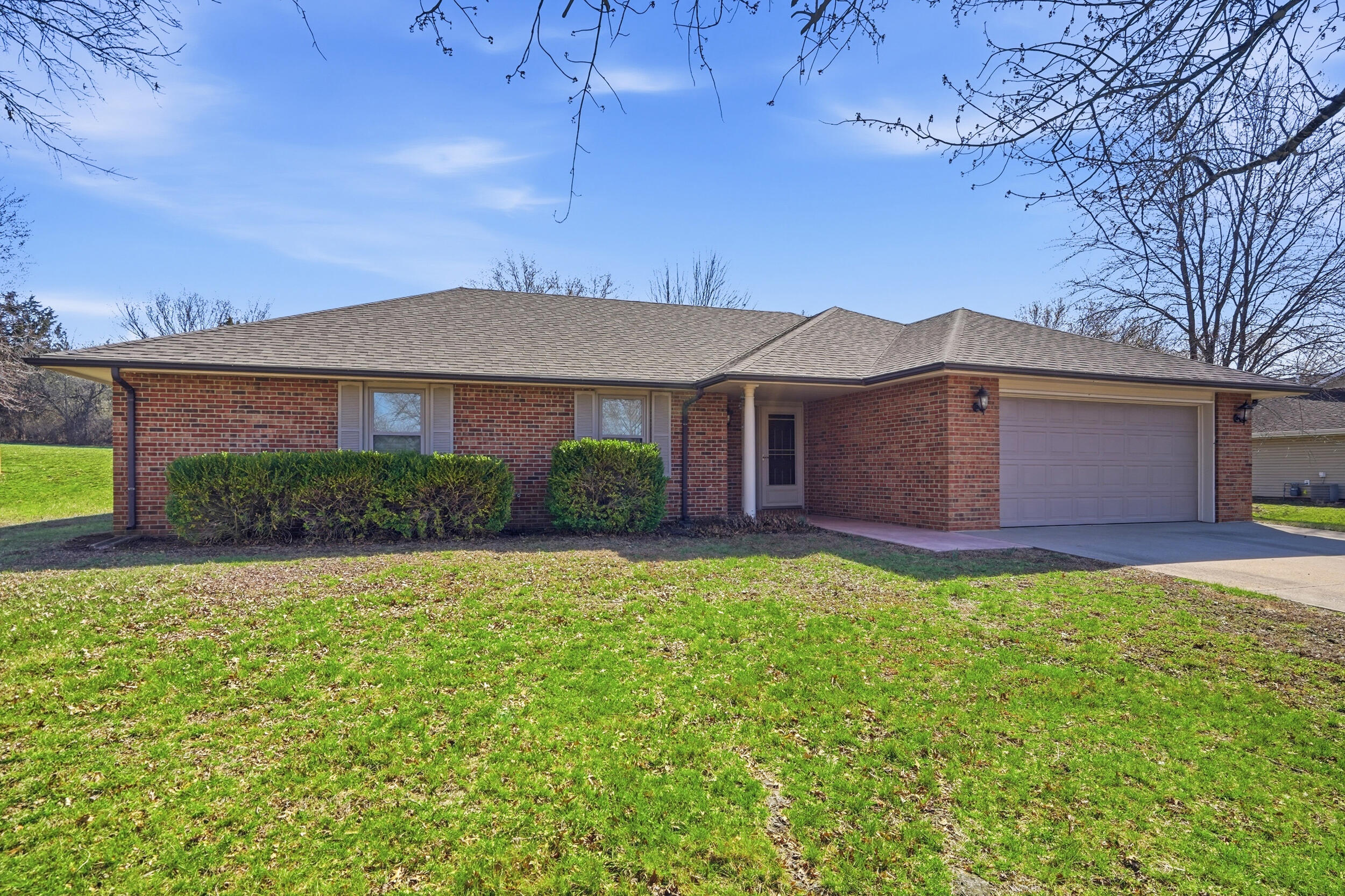 5561 N Waterfront Dr Property Photo 2