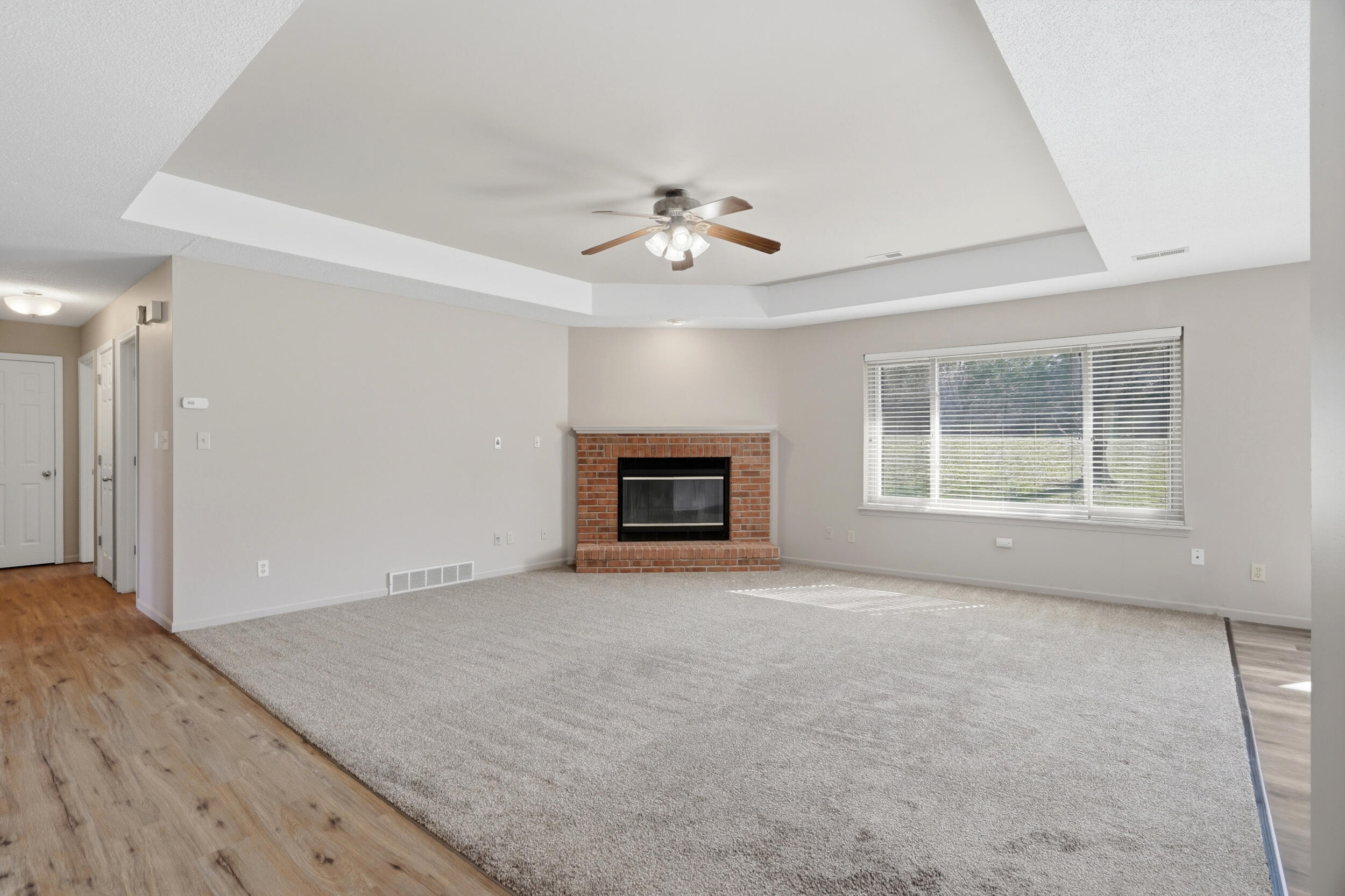 5561 N Waterfront Dr Property Photo 5