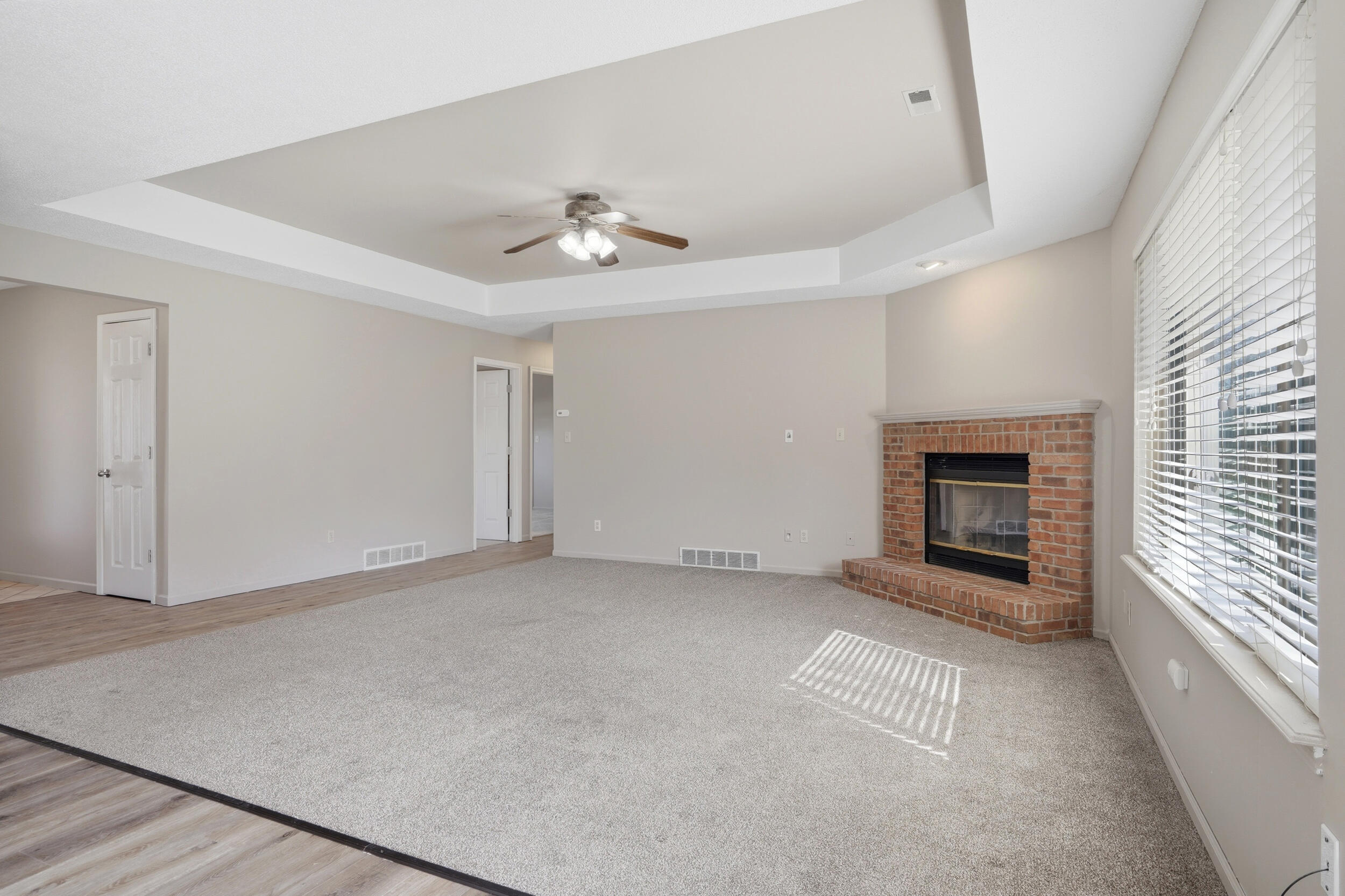 5561 N Waterfront Dr Property Photo 6
