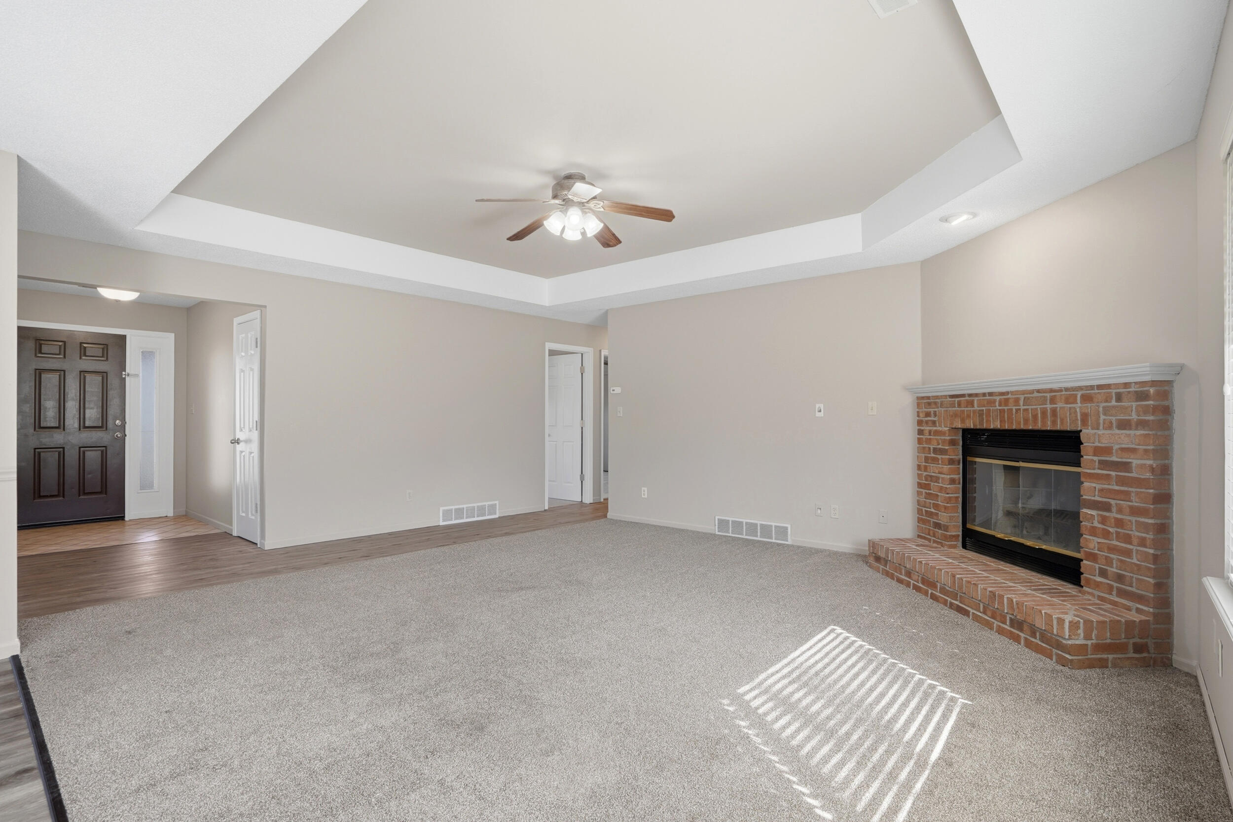 5561 N Waterfront Dr Property Photo 7