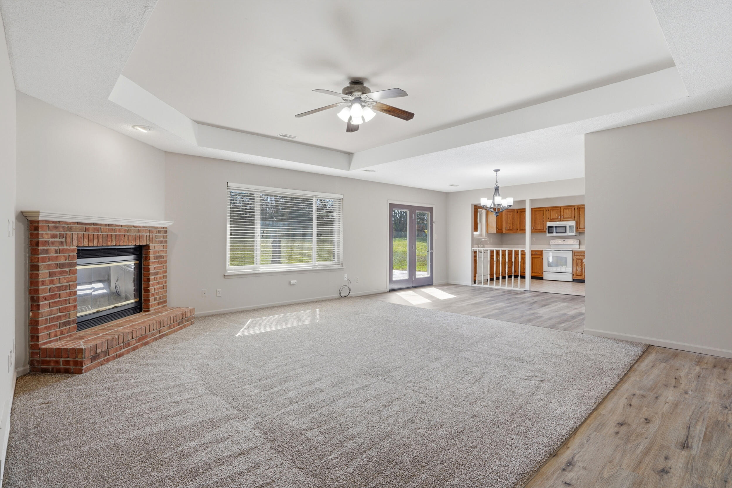 5561 N Waterfront Dr Property Photo 8