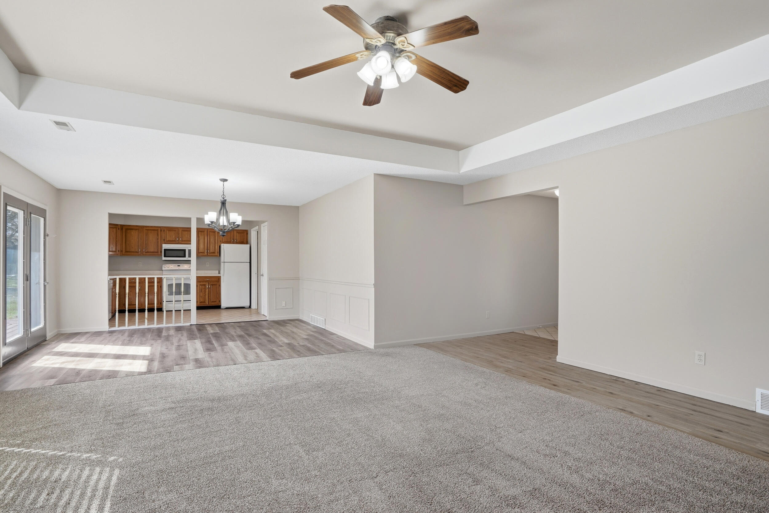 5561 N Waterfront Dr Property Photo 9