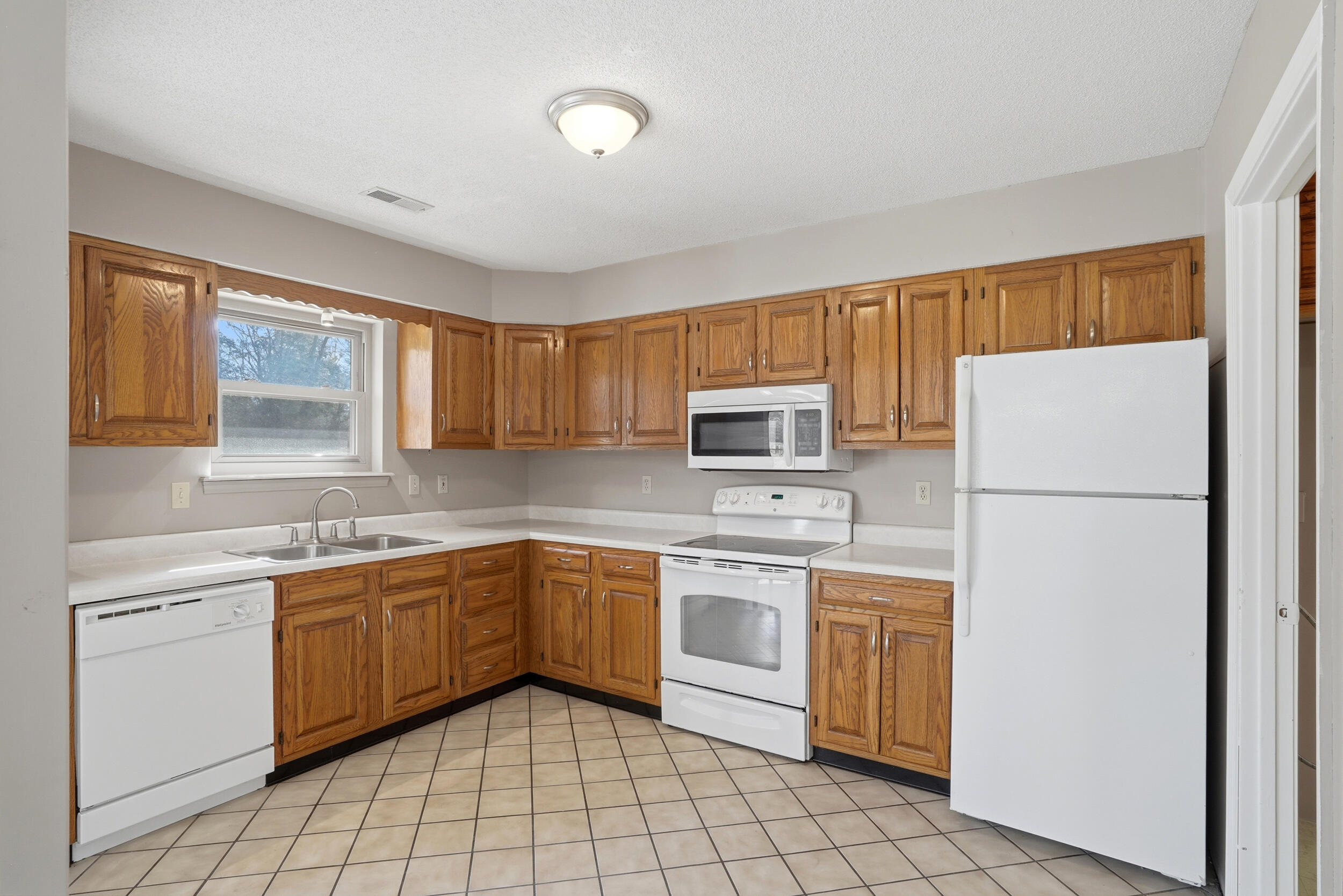 5561 N Waterfront Dr Property Photo 12