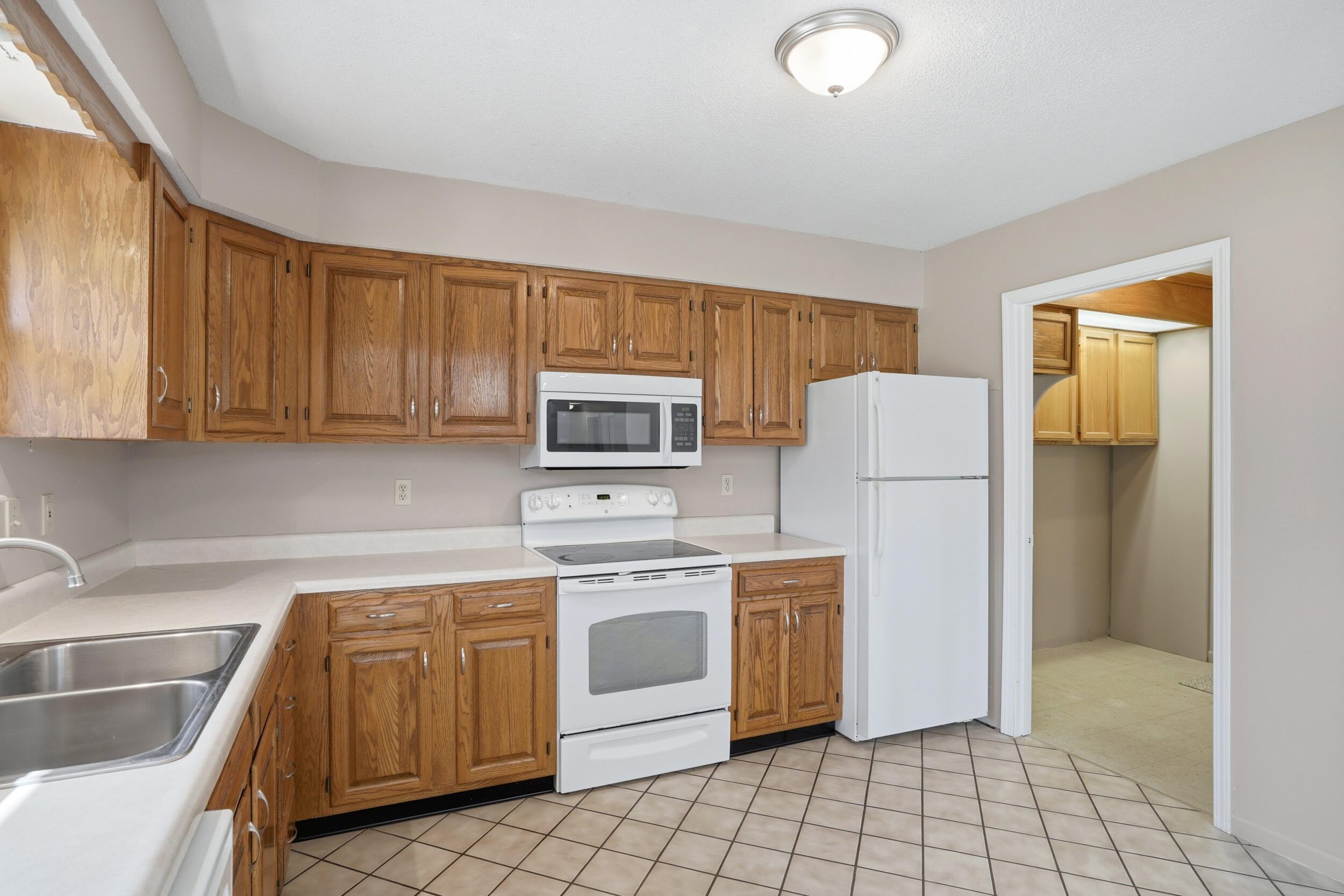 5561 N Waterfront Dr Property Photo 13