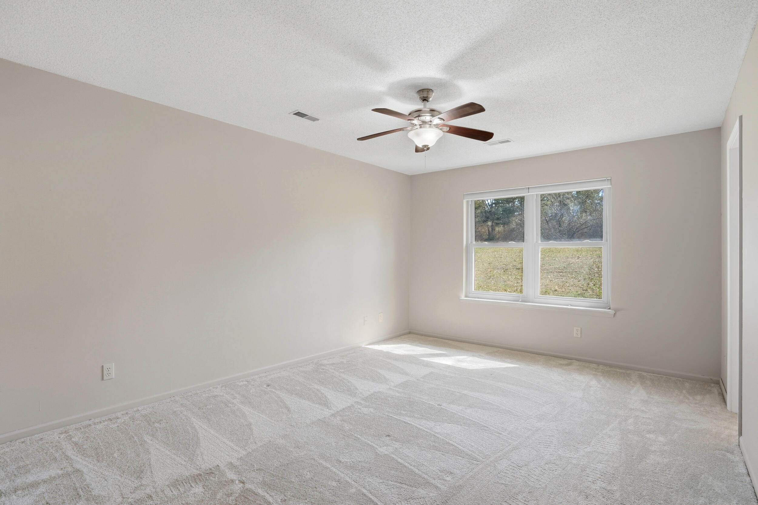 5561 N Waterfront Dr Property Photo 19