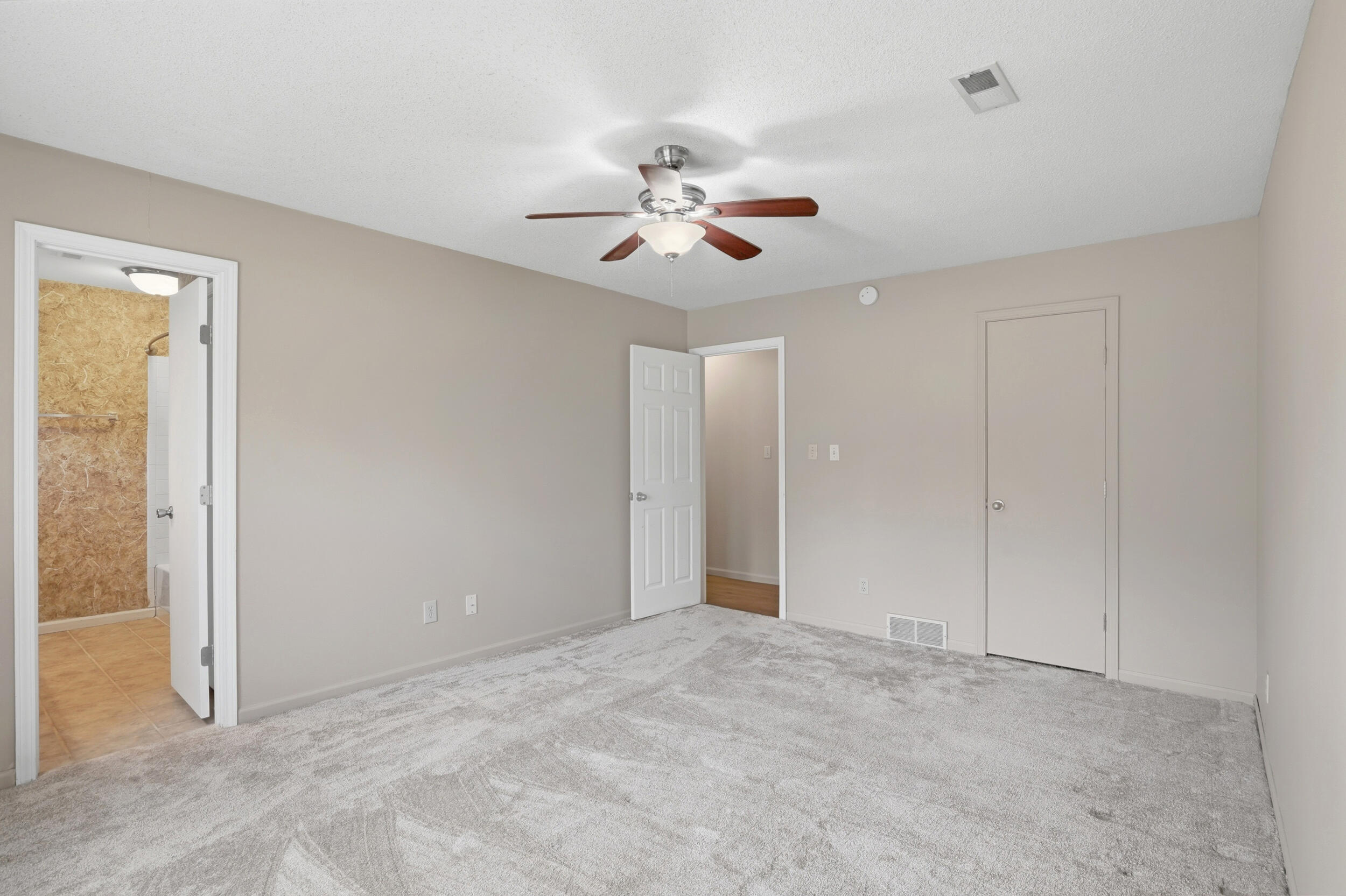 5561 N Waterfront Dr Property Photo 20