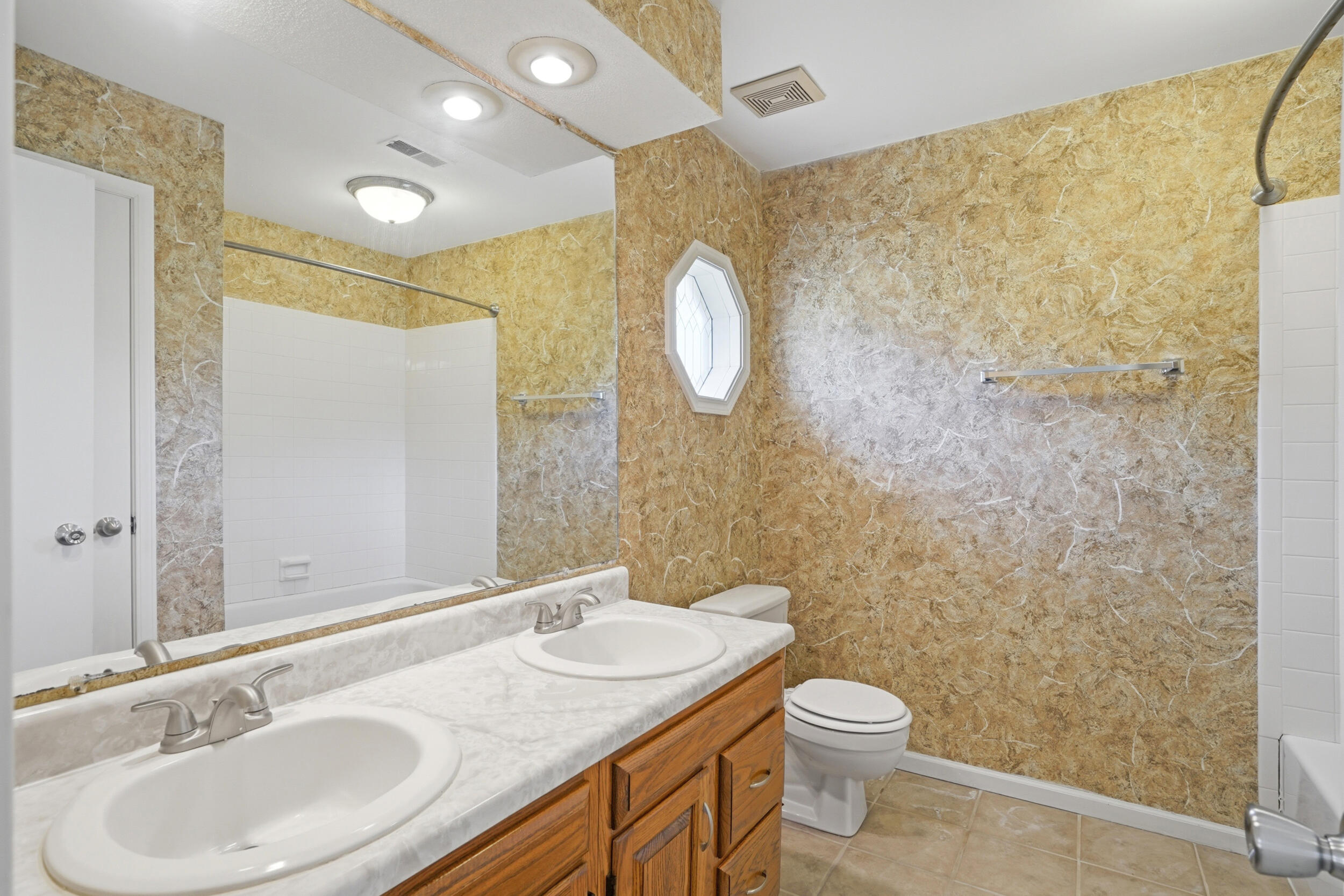 5561 N Waterfront Dr Property Photo 21