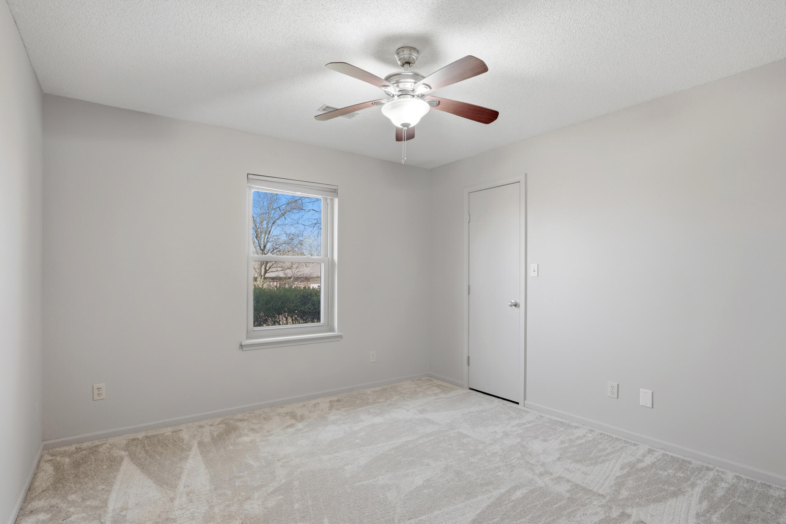 5561 N Waterfront Dr Property Photo 22