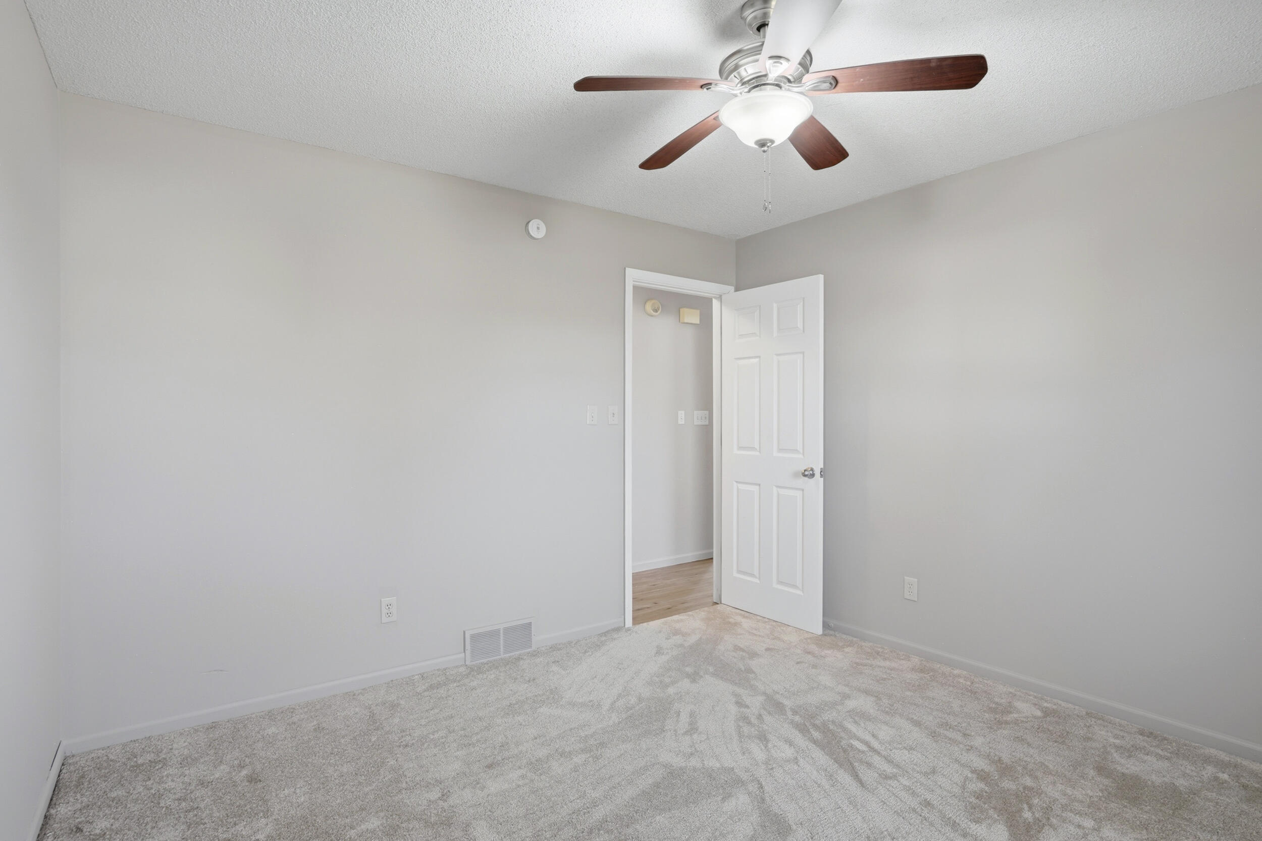 5561 N Waterfront Dr Property Photo 23