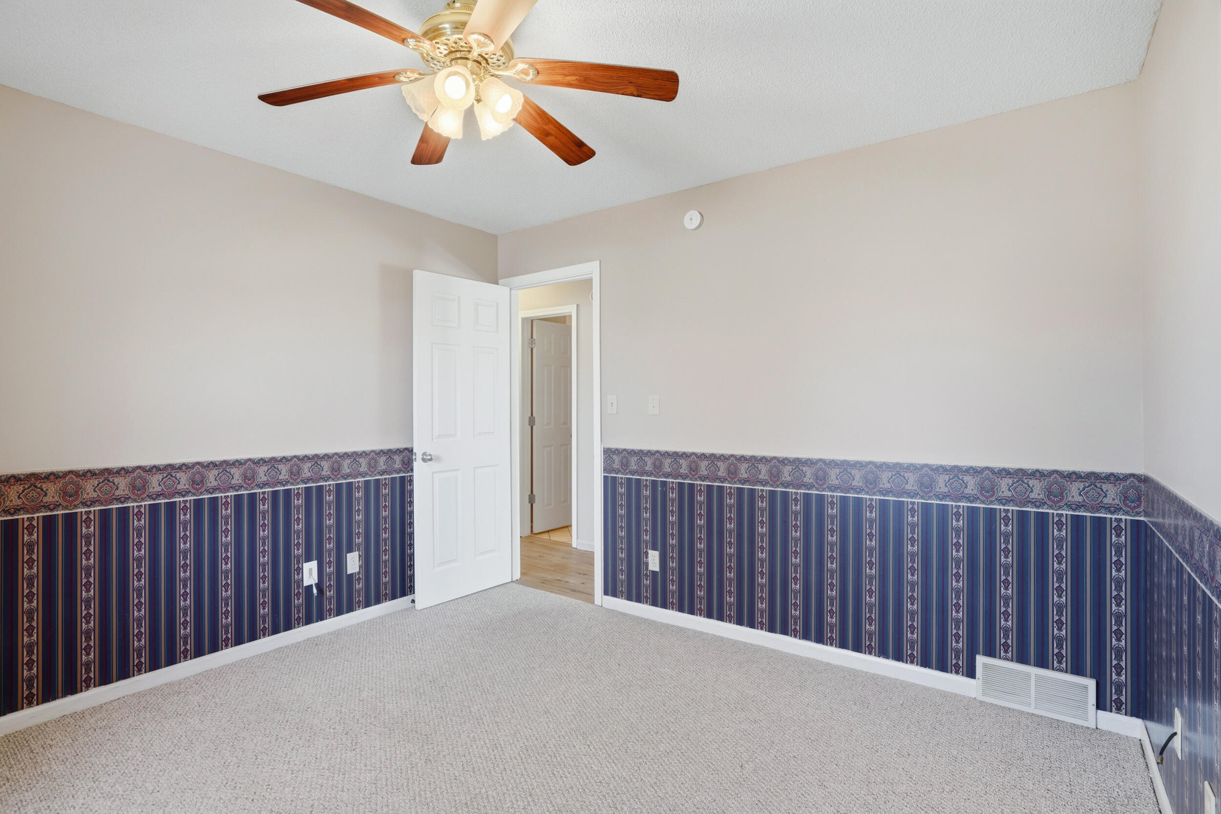 5561 N Waterfront Dr Property Photo 25