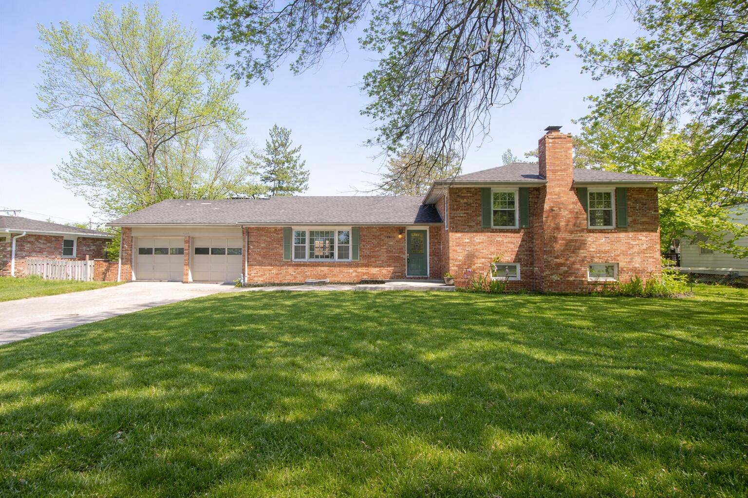2207 BUSHNELL DR Property Photo 1
