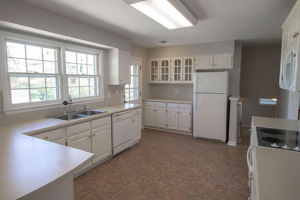 2207 Bushnell Dr Property Photo 6