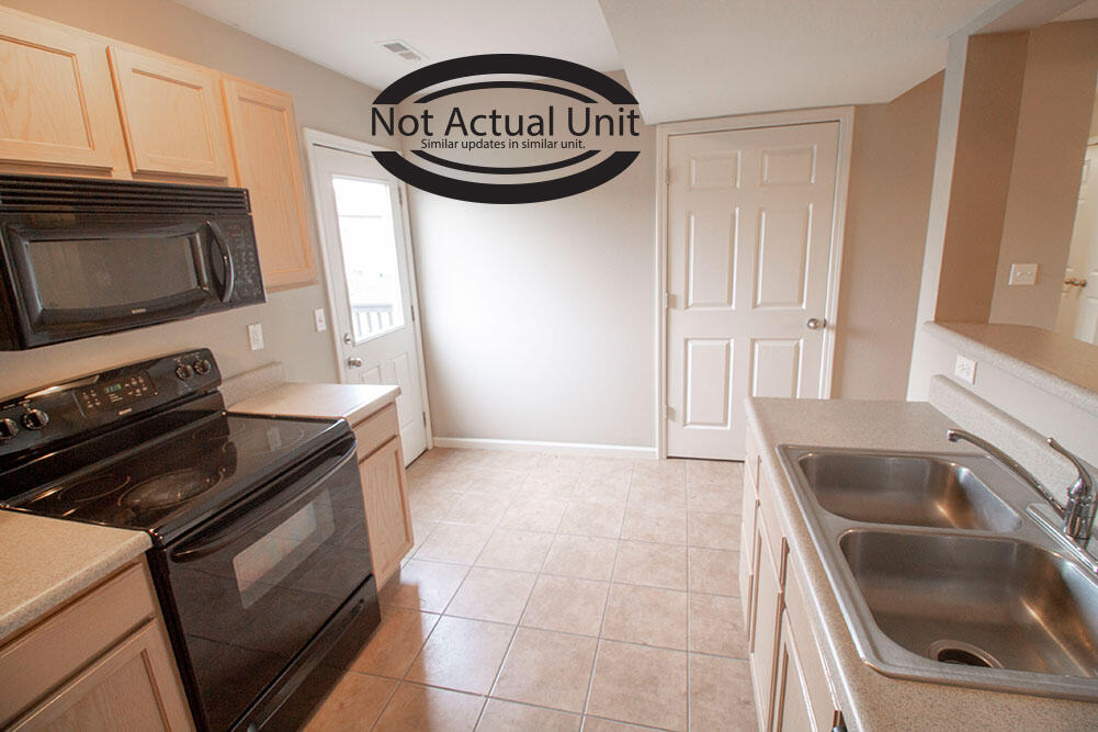 3922 Snowy Owl Dr Property Photo 9