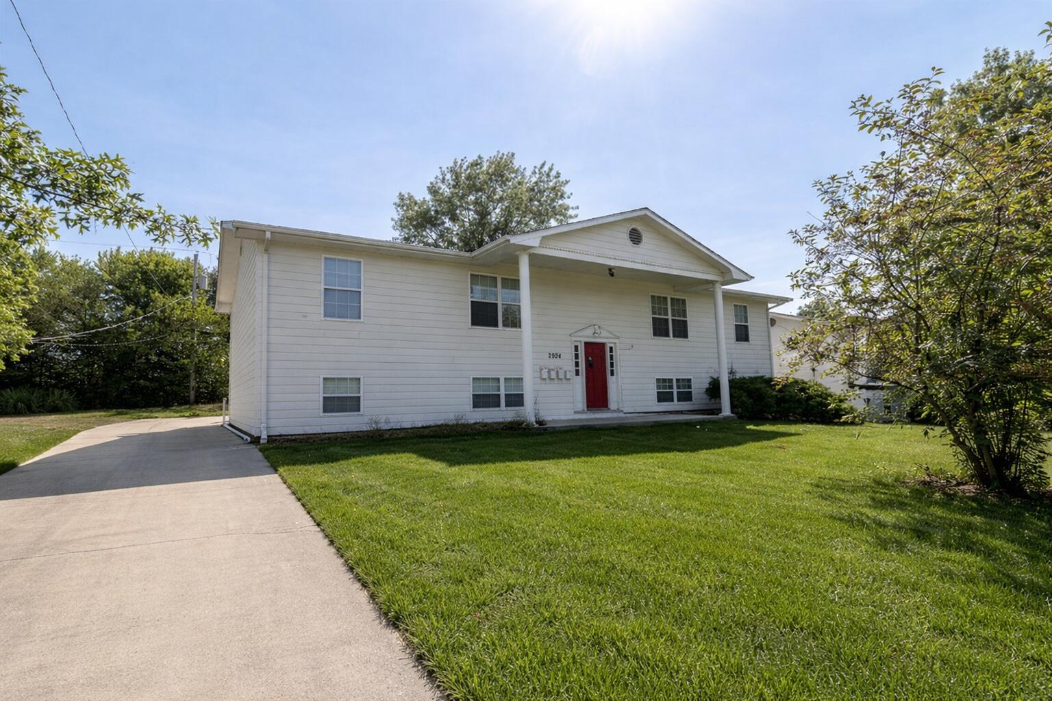 2924 LEEWAY DR B Property Photo 1