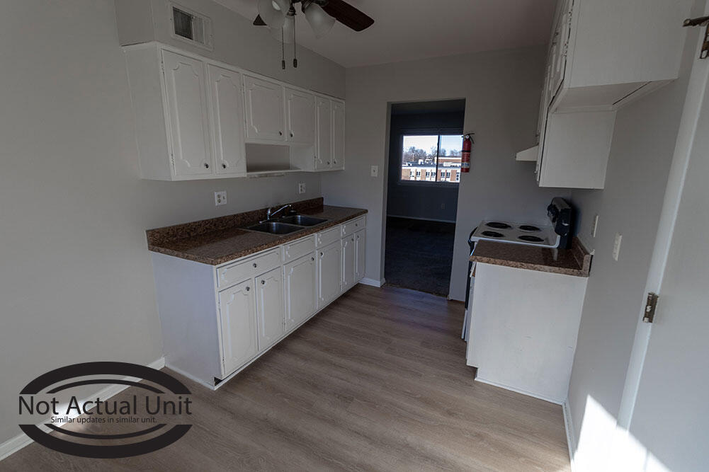2924 Leeway Dr B Property Photo 8