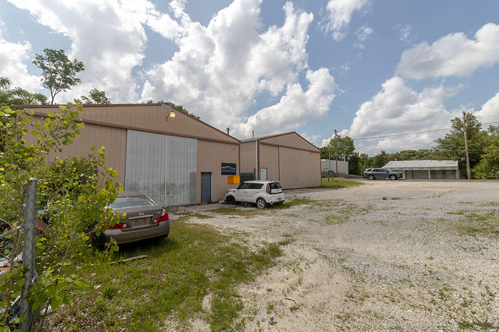5306 E St Charles Rd Property Photo 3