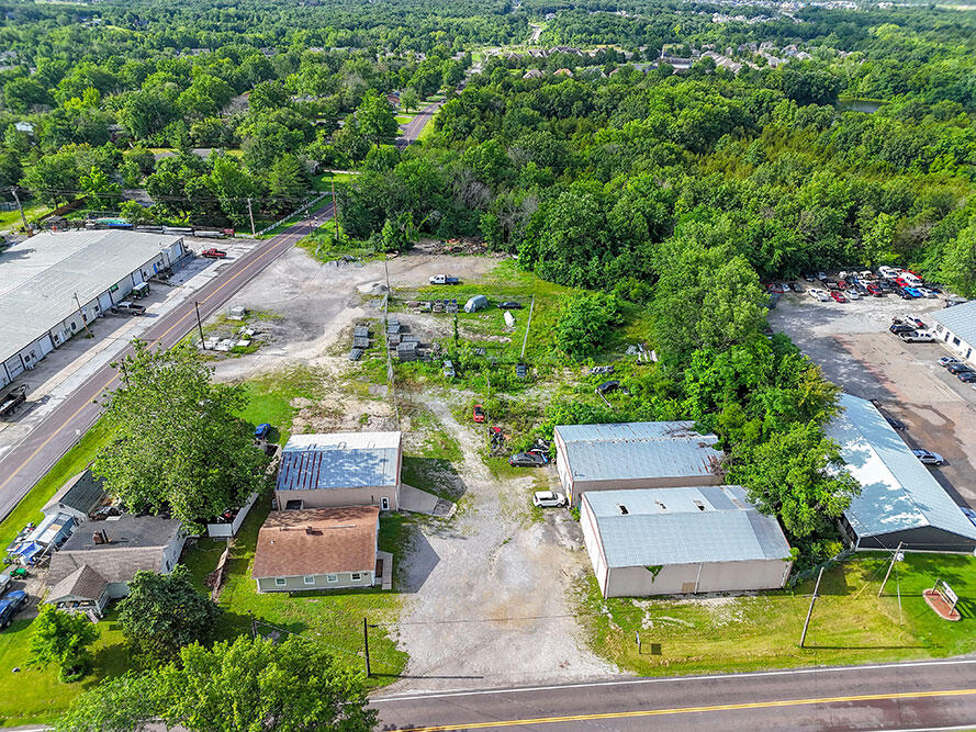 5306 E St Charles Rd Property Photo 4