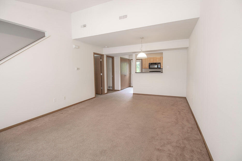 2119 Ballenger Ln Property Photo 3