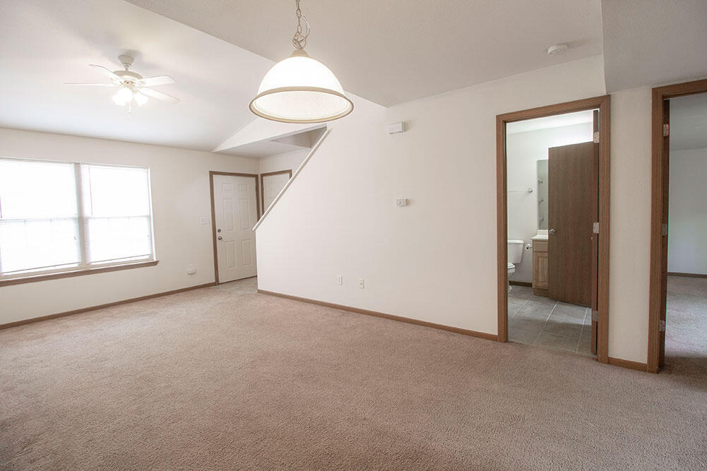 2119 Ballenger Ln Property Photo 4