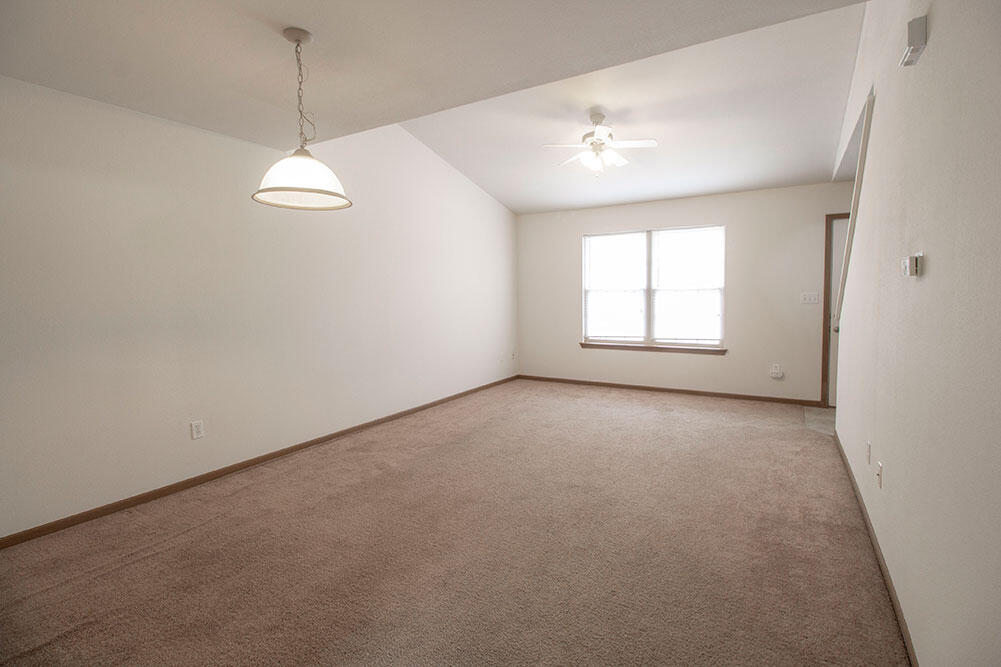 2119 Ballenger Ln Property Photo 5