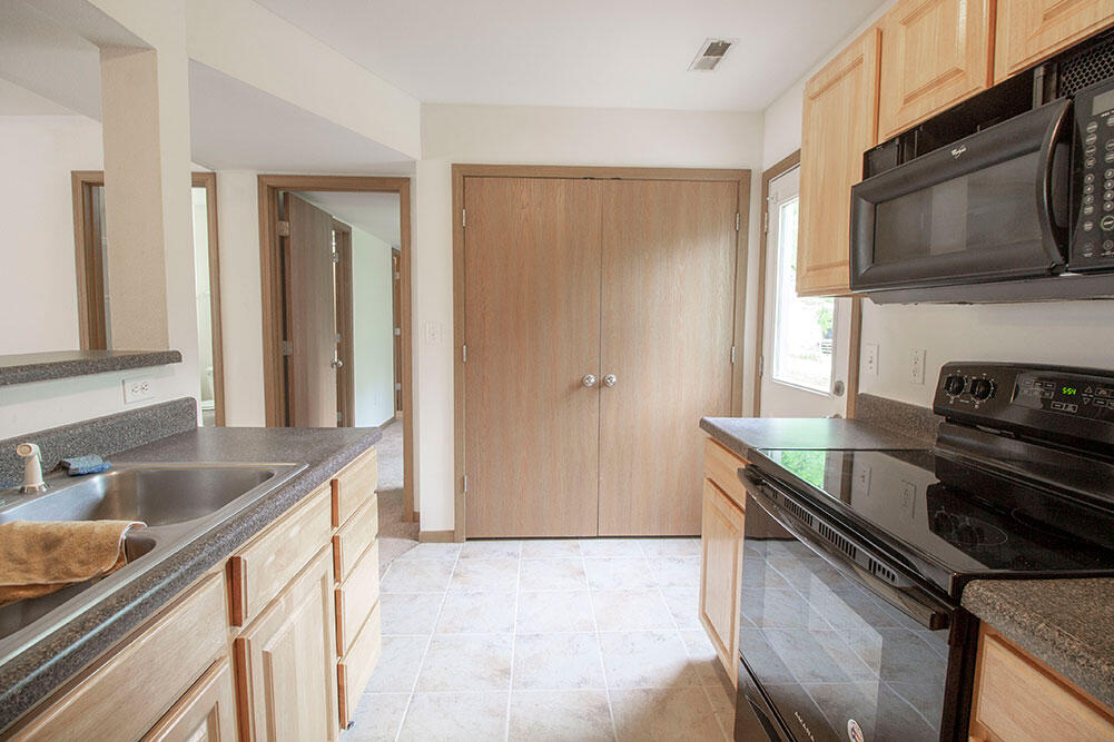 2119 Ballenger Ln Property Photo 8