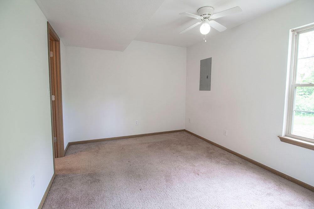 2119 Ballenger Ln Property Photo 10