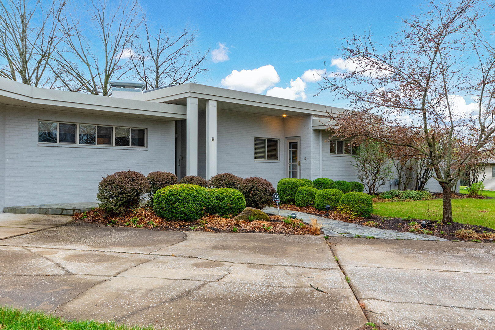 8 Melody Ln Property Photo 3