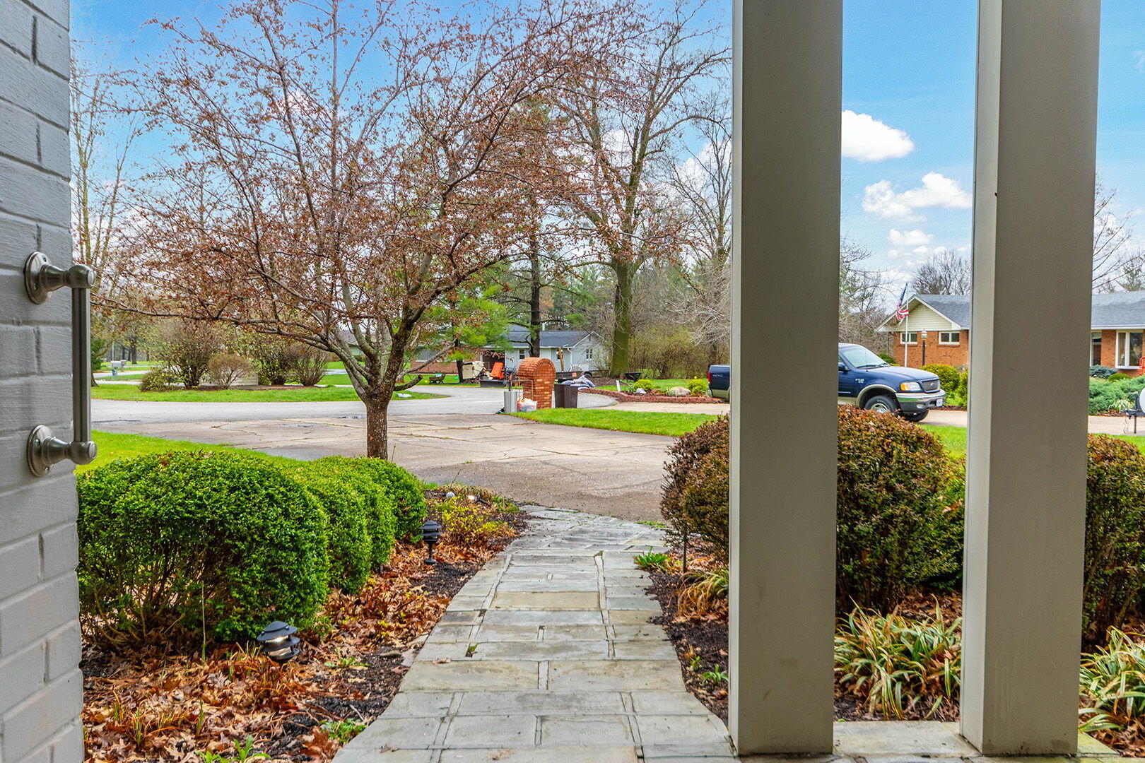 8 Melody Ln Property Photo 6