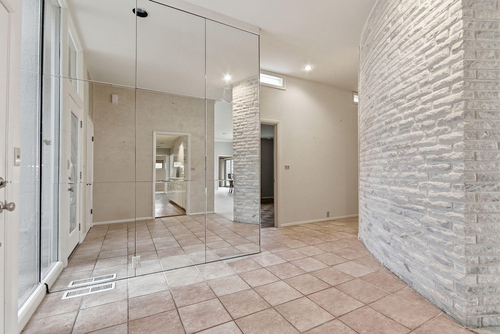 8 Melody Ln Property Photo 9