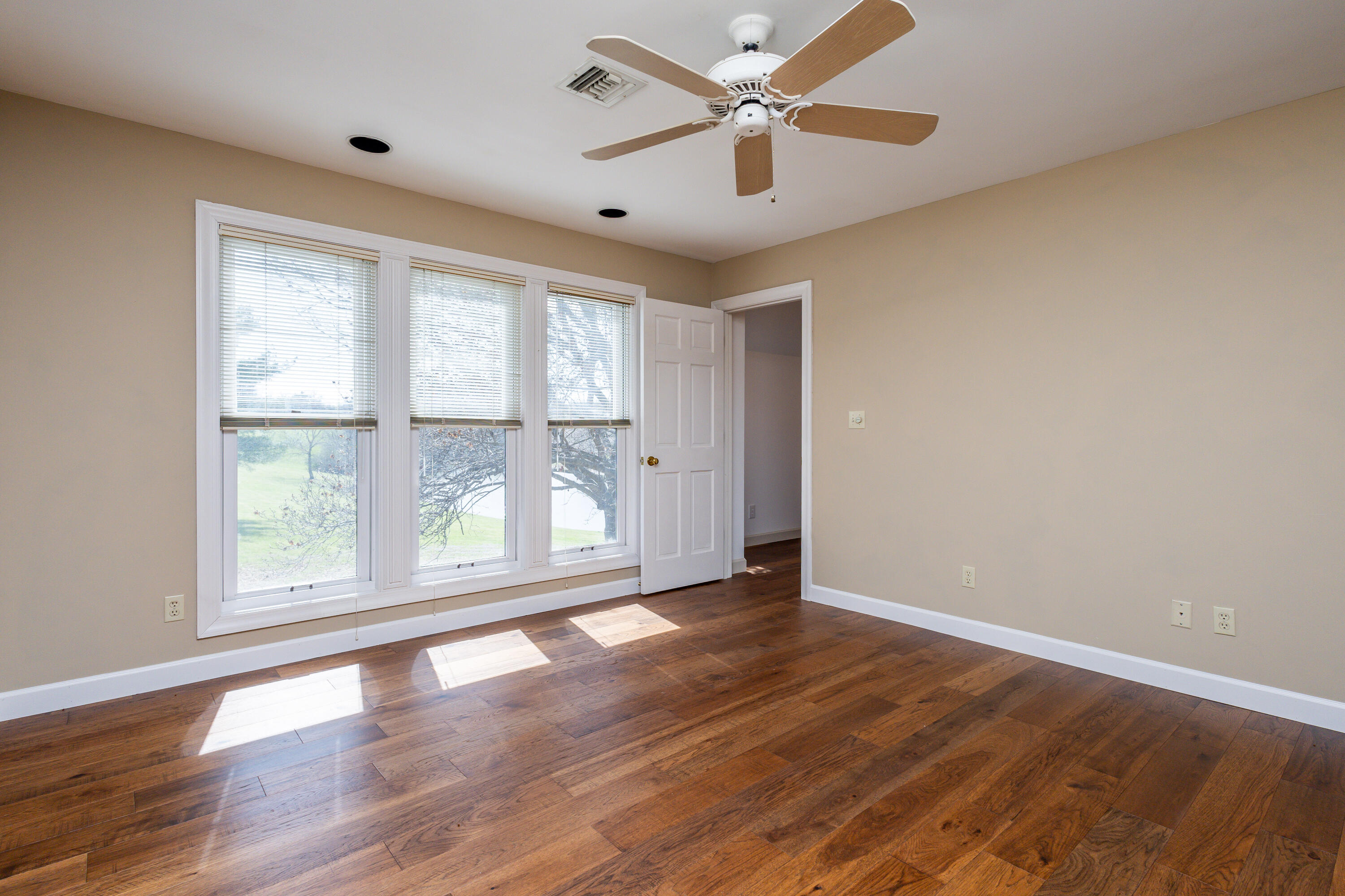 841 S Route Uu Property Photo 36