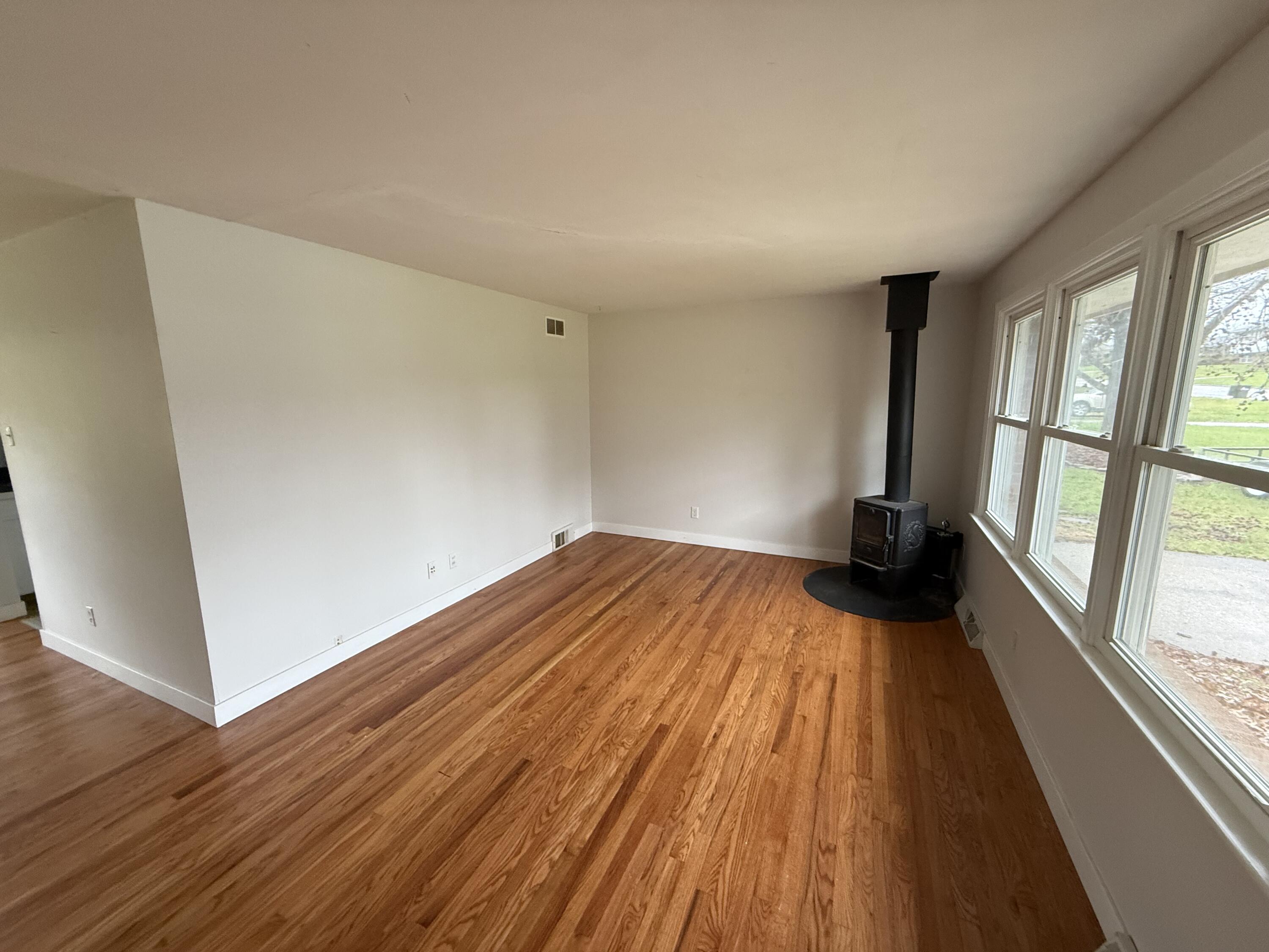 211 Bourn Ave Property Photo 3