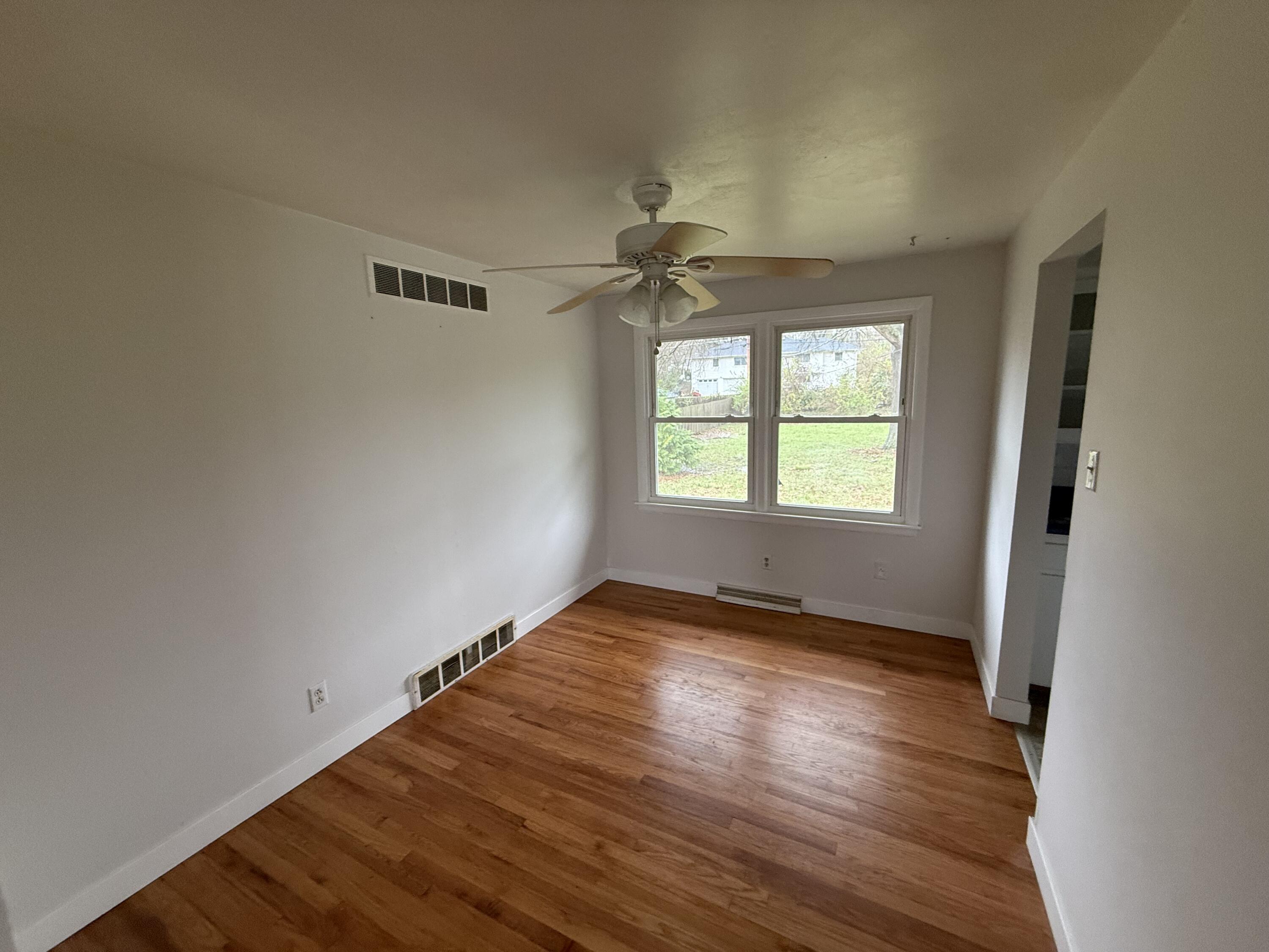 211 Bourn Ave Property Photo 7