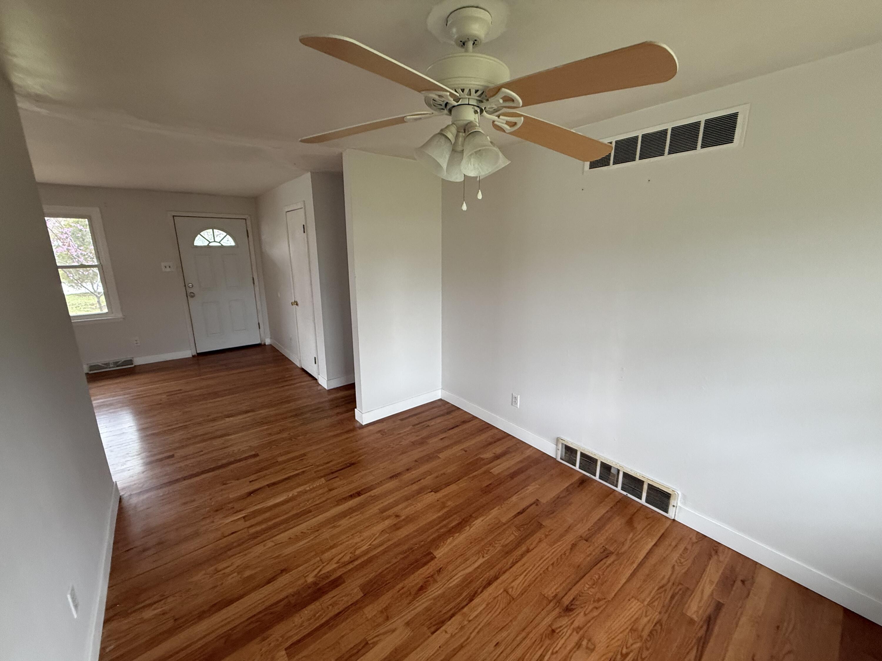 211 Bourn Ave Property Photo 8