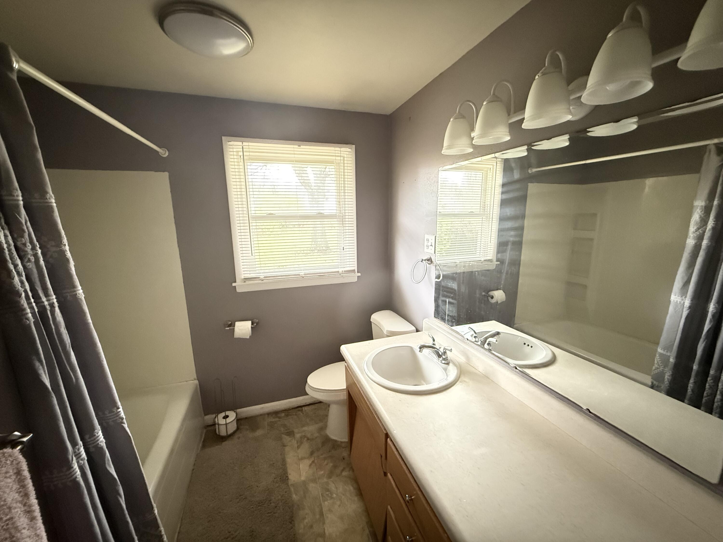 211 Bourn Ave Property Photo 9
