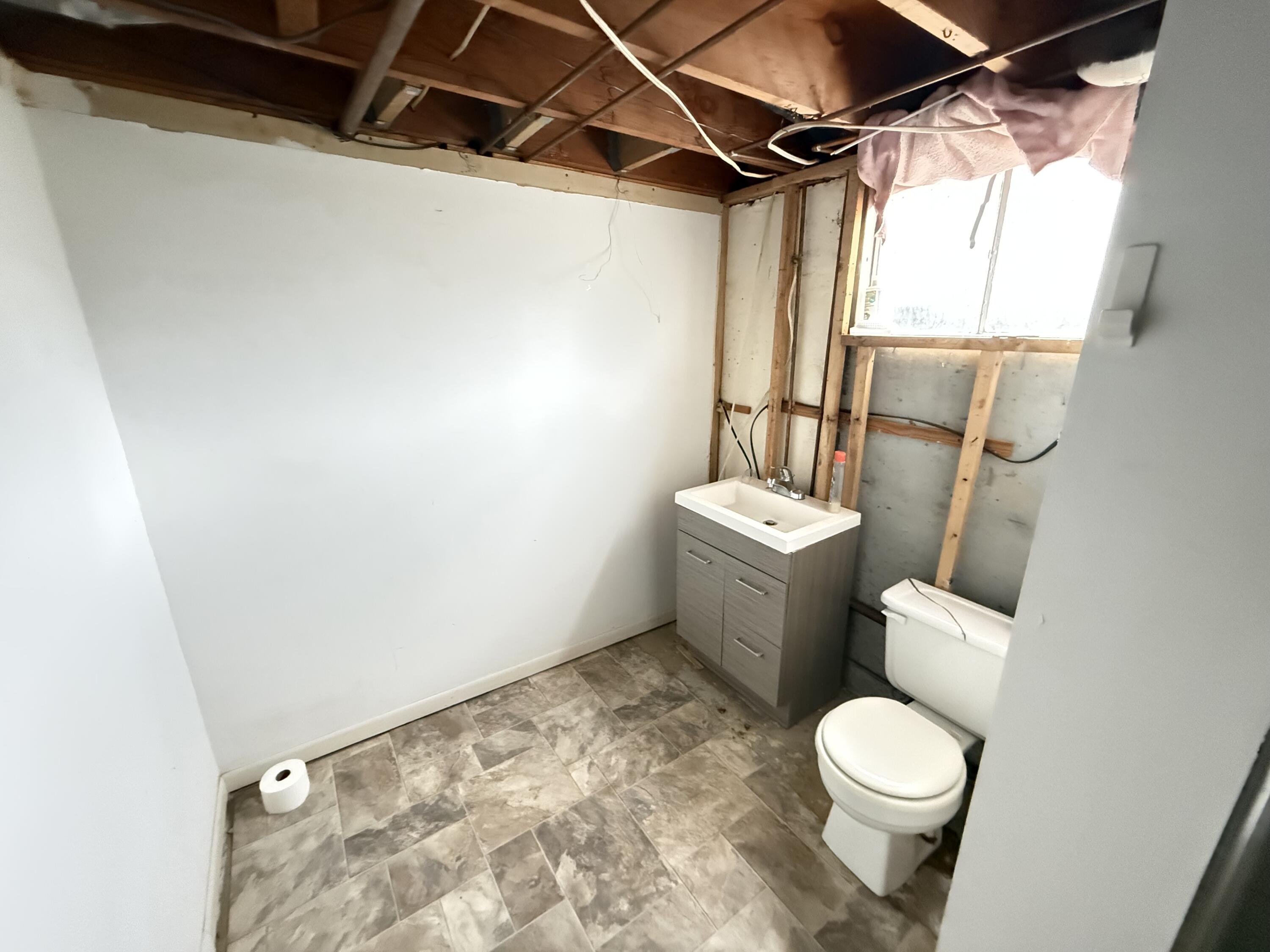 211 Bourn Ave Property Photo 18
