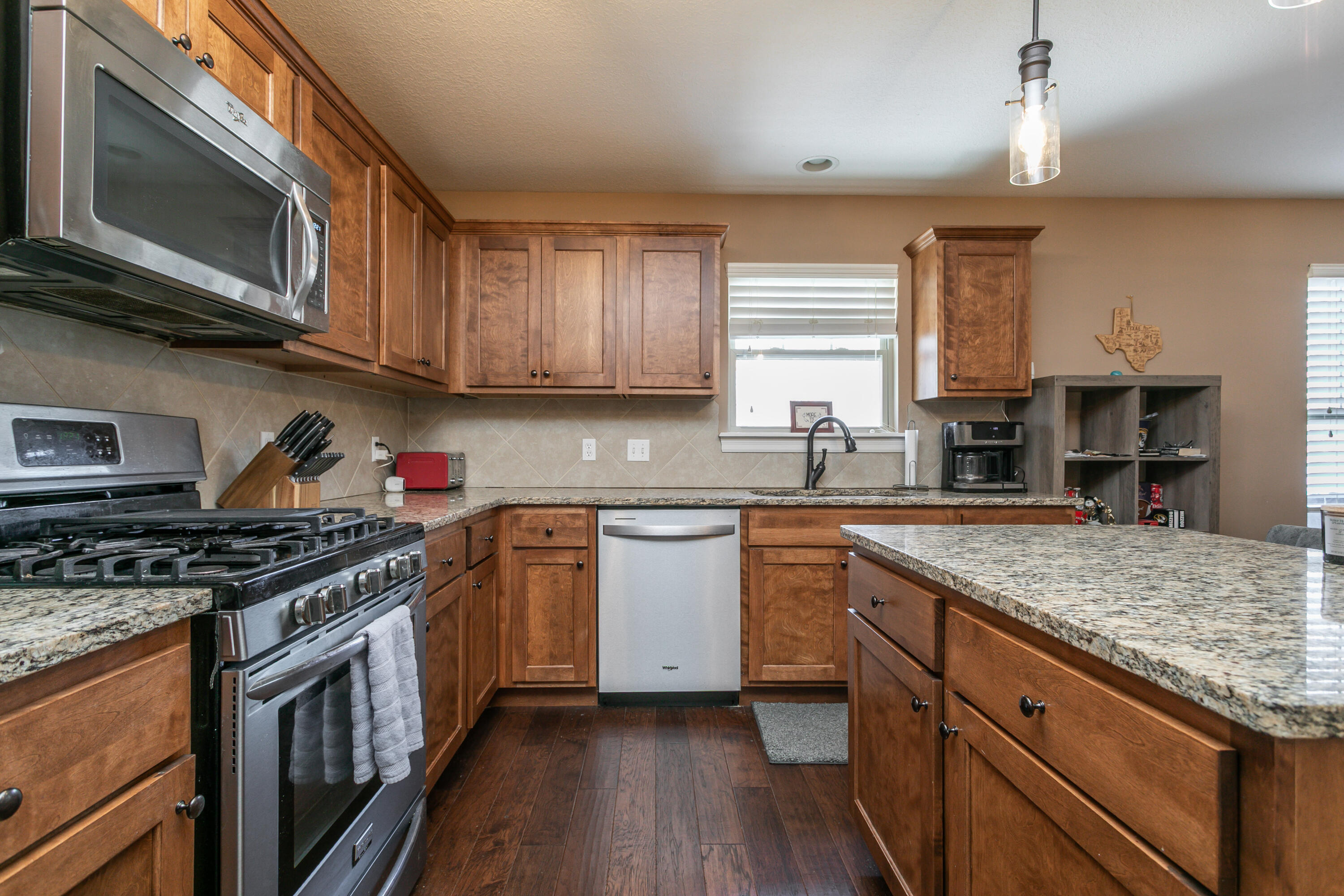 4601 Maple Leaf Dr Property Photo 4