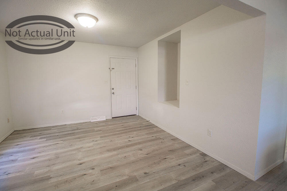 1013 W Ash St Property Photo 3