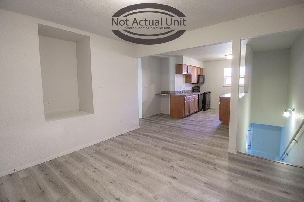 1013 W Ash St Property Photo 4