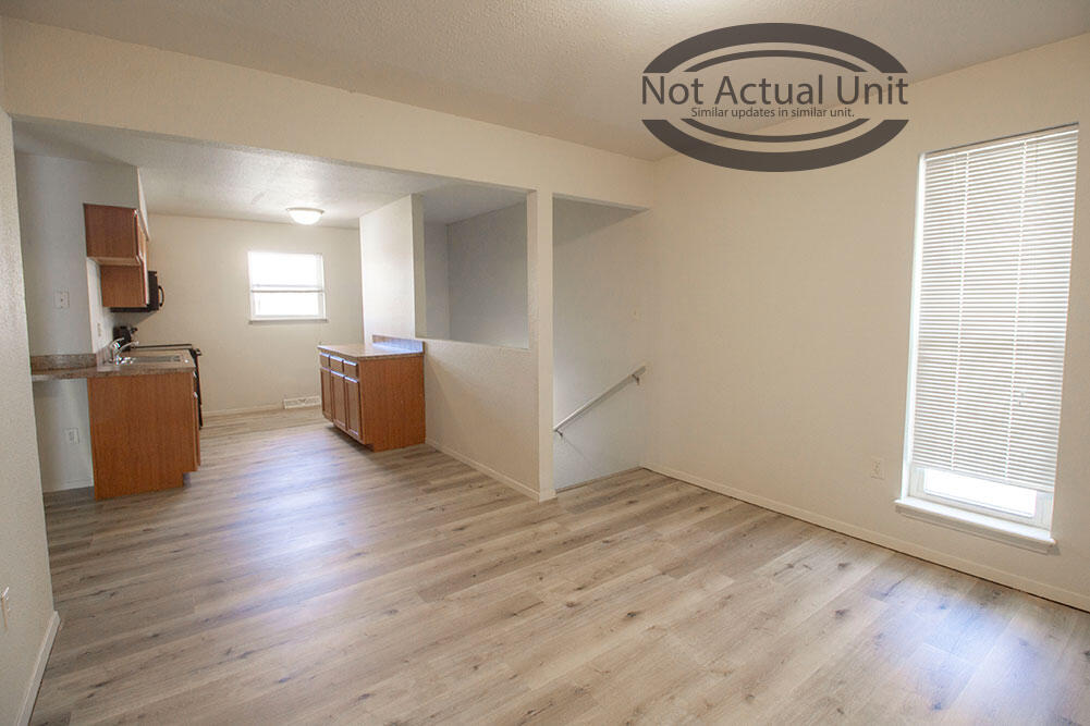 1013 W Ash St Property Photo 5