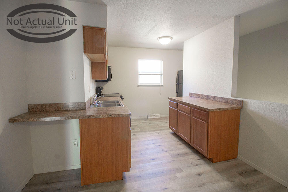 1013 W Ash St Property Photo 6