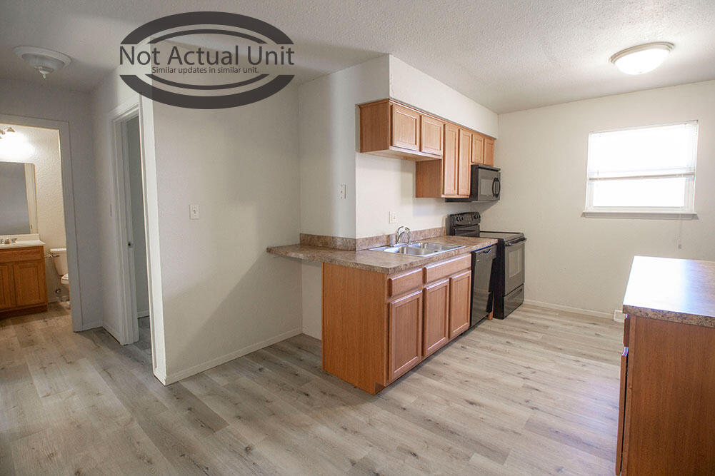 1013 W Ash St Property Photo 7
