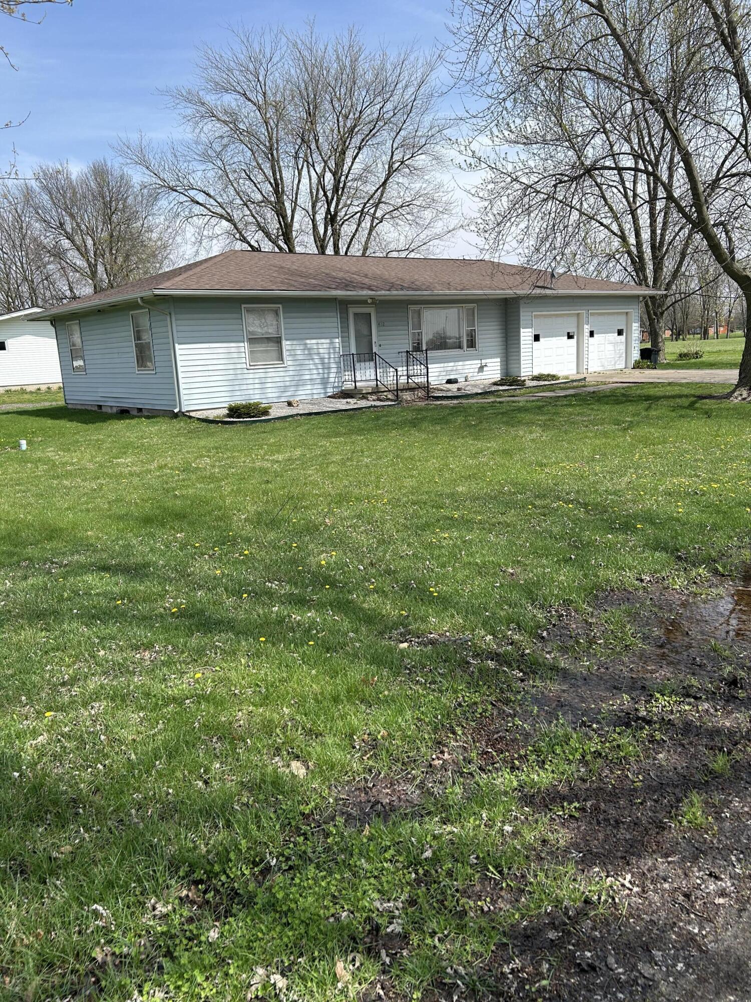 402 E Abbott St Property Photo 3